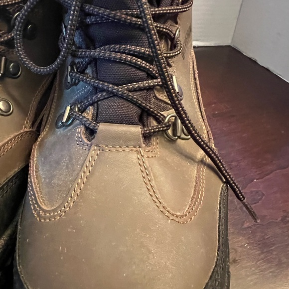 Wolverine Leather suede, waterproof boots, Brown Size 10 Med. GREAT Condition - Picture 12 of 15